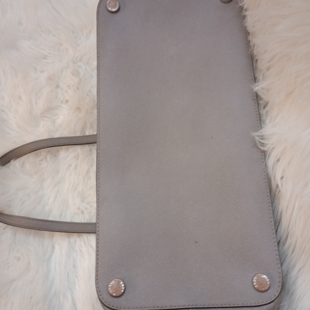 Michael Kors Gray Tote Bag. - Picture 2 of 6